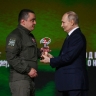 Владимир Путин вручил активистам премию «Все для Победы!»