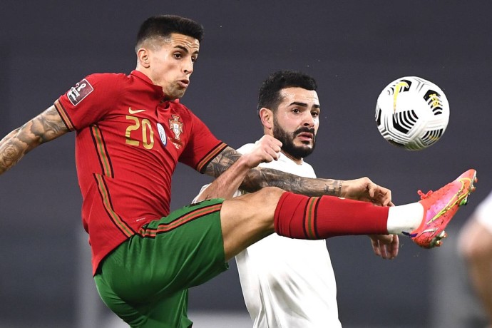 В «Барселоне» анонсировали трансфер Канселу