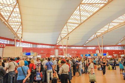 Рекламный щит рухнул на пассажиров в аэропорту Шарм-эш-Шейха