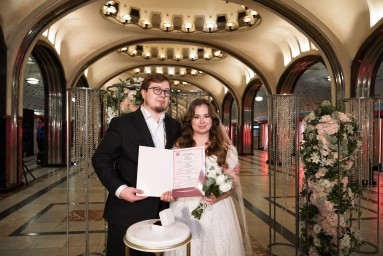На станции метро «Маяковская» зарегистрировала брак 100-я пара
