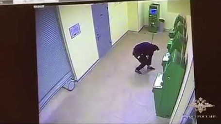 Сотрудники СБ Сбера помогли установить личность подозреваемого в серии краж