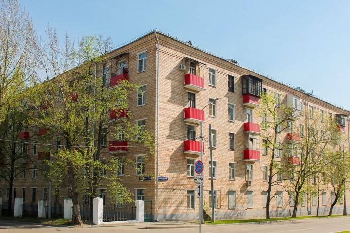 В столице капитально отремонтировали почти 800 домов с венчающими карнизами