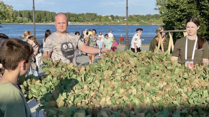 Сплетенную на фестивале в Ярославле маскировочную сеть передадут бойцам
