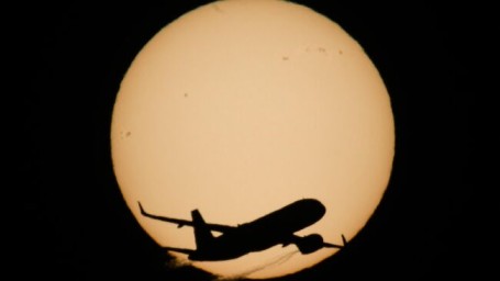 Аэропорт в Льеже приостановил работу из-за беспилотника