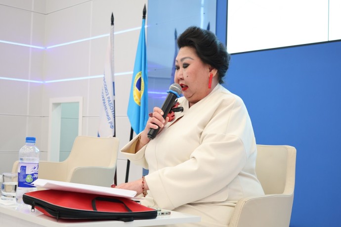 Людмила Корнилова переизбрана профсоюзным лидером работников здравоохранения Якутии Людмила Корнилова переизбрана профсоюзным лидером работников здравоохранения Якутии