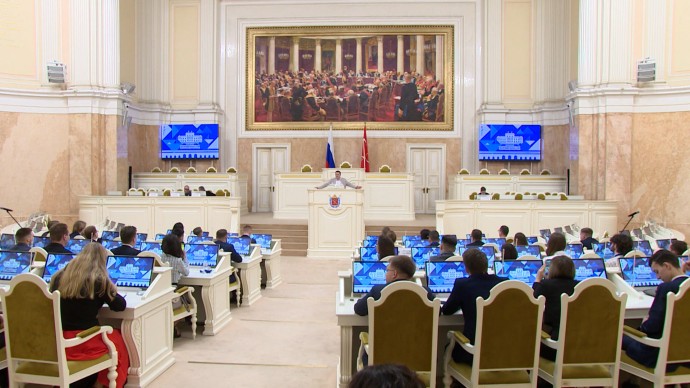 Первый всероссийский форум молодых парламентариев стартовал в Петербурге