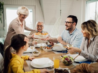 Пробиотики и ферменты помогают при вздутии после застолья