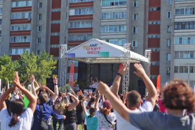 В Кирове прошла массовая зарядка: 500 человек пришли на стадион