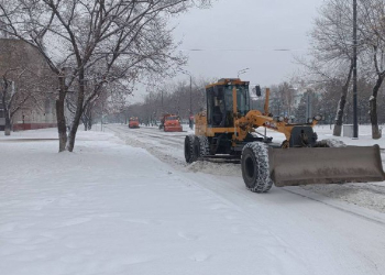На обработку благовещенских дорог за сутки ушло около 250 тонн реагента