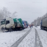 Федеральную трассу под Иркутском перекрыли из-за ДТП с большегрузами