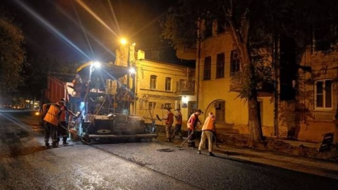 В Астрахани ремонтируют улицу, ведущую к театру