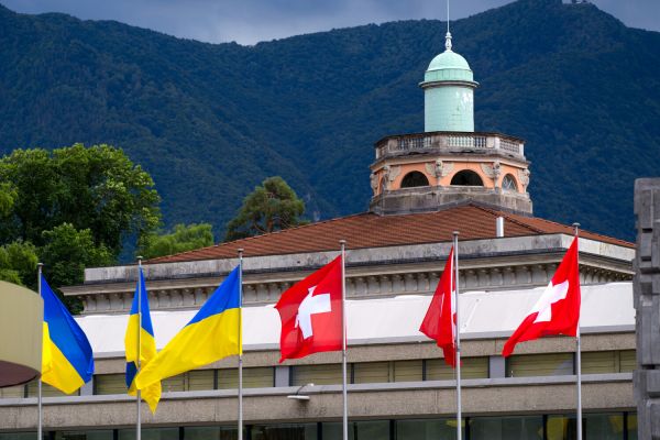 Власти Швейцарии могут отменить льготный статус для украинских беженцев — NZZ