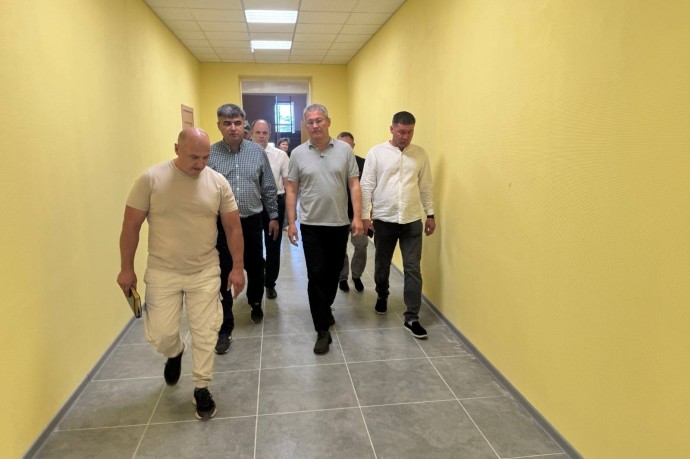 Радий Хабиров посетил школу в Красном Луче