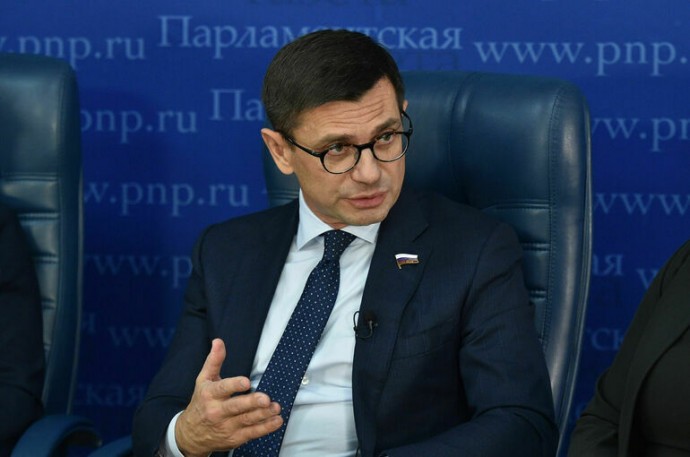 Депутат Антропенко назвал интересом граждан объединение выходных в мае