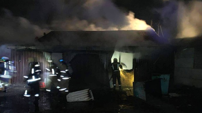 Крупный пожар в кафе под Уфой: трех человек увезли в больницу Крупный пожар в кафе под Уфой: трех человек увезли в больницу