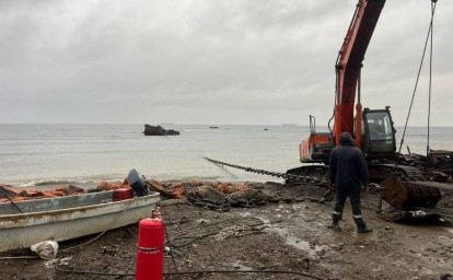Пятое затонувшее судно удалили из бухты Лососей в Корсакове
