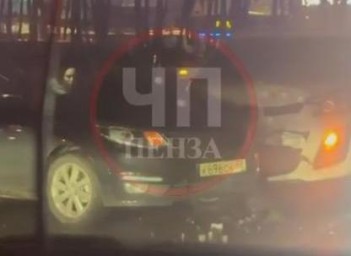 Очевидцы сообщают об аварии возле ТРЦ Коллаж в Пензе