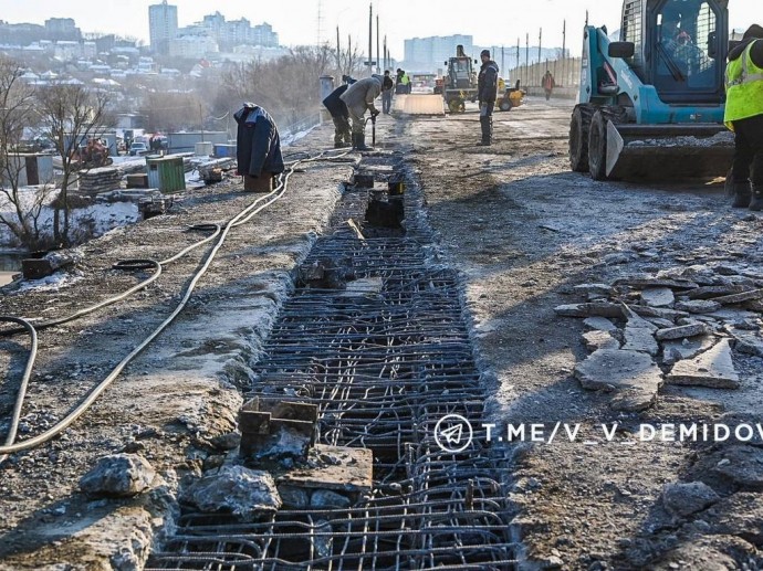 В Белгороде продолжается ремонт моста через Везёлку