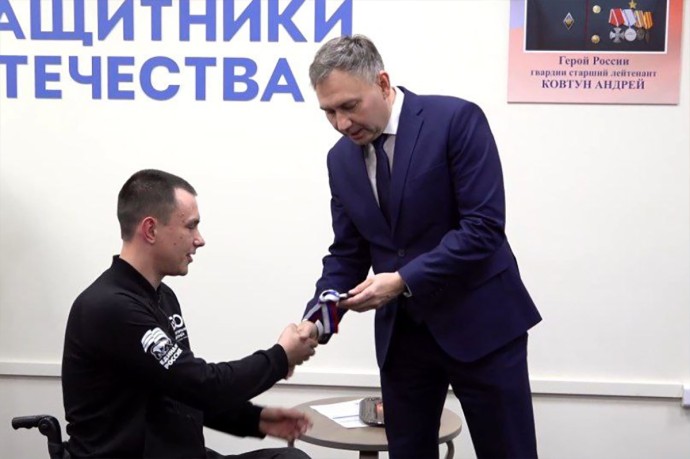 В ЕАО впервые передали автомобиль с ручным управлением ветерану спецоперации В ЕАО впервые передали автомобиль с ручным управлением ветерану спецоперации