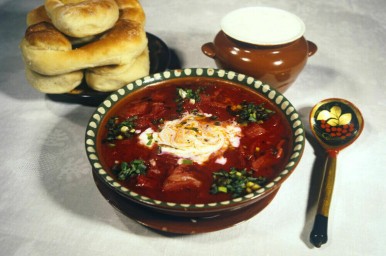 Борщ, квас и сбитень: туристы хотят попробовать Россию на вкус