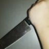 Астраханка напала с кулаками на полицейского