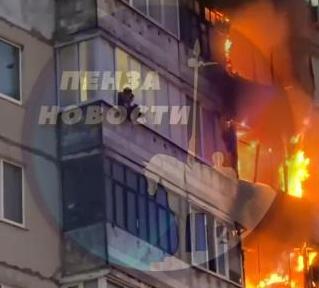 Страшный пожар в пензенской многоэтажке: полыхают сразу несколько квартир Страшный пожар в пензенской многоэтажке: полыхают сразу несколько квартир