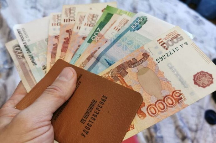 ТАСС: Средняя пенсия работающих пенсионеров в России составила 23 399 рублей в феврале