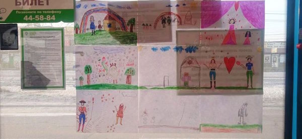 В автобусе в Улан-Удэ организовали выставку рисунков