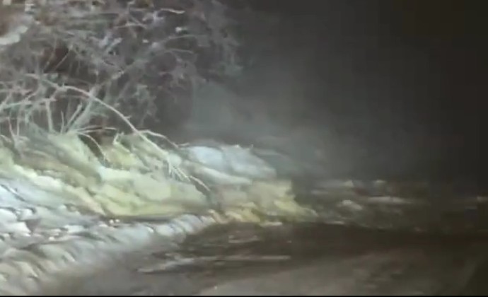 Движение по трассе «Амга» нарушено из-за прорыва воды из озера