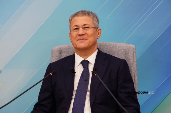 Радий Хабиров рассказал о семейных традициях встречи Нового года Радий Хабиров рассказал о семейных традициях встречи Нового года