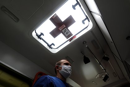 Россиянин упал замертво на автобусной остановке Россиянин упал замертво на автобусной остановке