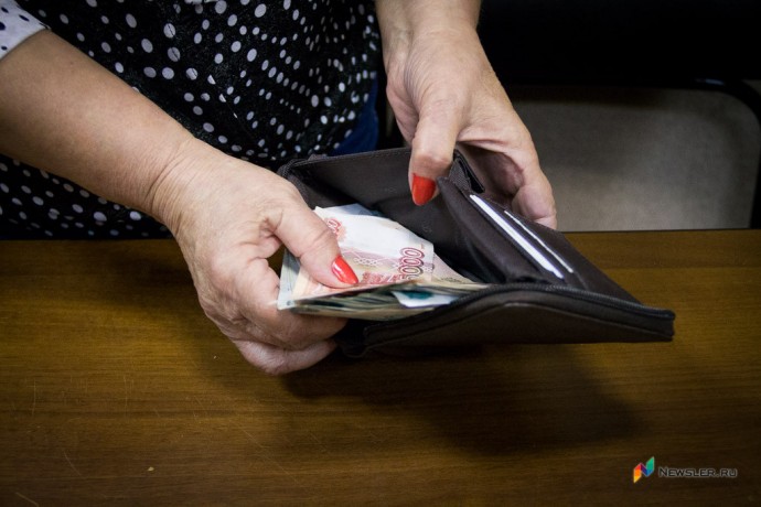 60 работающих бабушек в Кировской области получают пособие по уходу за ребёнком до полутора лет