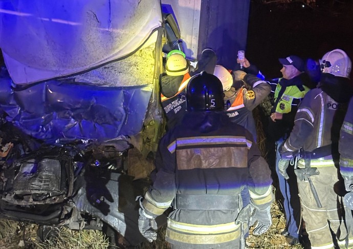 Опубликованы фото с места ДТП с двумя грузовиками под Пензой Опубликованы фото с места ДТП с двумя грузовиками под Пензой