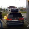 МЧС выясняет, по какой причине автомобиль загорелся на АЗС в Южно-Сахалинске