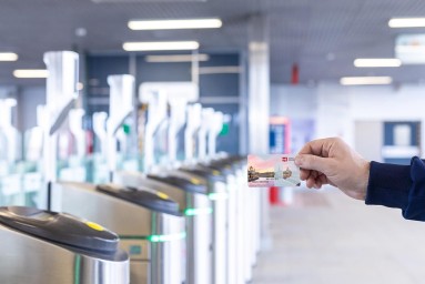 В дороге, поликлинике, музее: где пригодится карта москвича школьникам и студентам