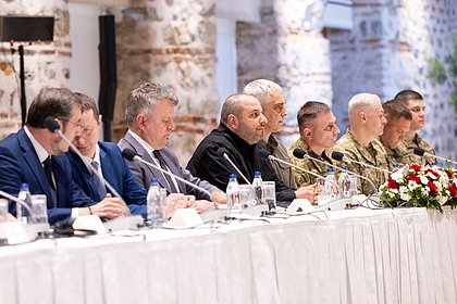Украинская делегация выделилась своим внешним видом на переговорах в Турции
