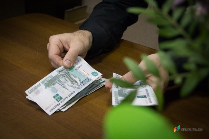 Кировчанам напомнили о риске застрять дома из-за неоплаченных штрафов