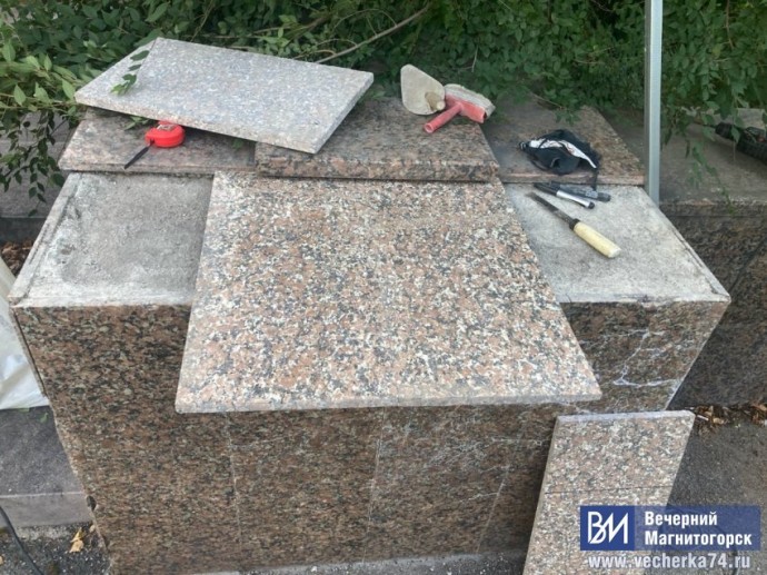 В Магнитогорске восстанавливают объекты благоустройства от рук вандалов
