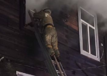 Дом загорелся на Зейской в Благовещенске