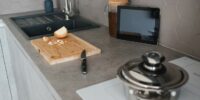 Алкоголь и ярость: астраханец обнаружил в квартире тело сестры
