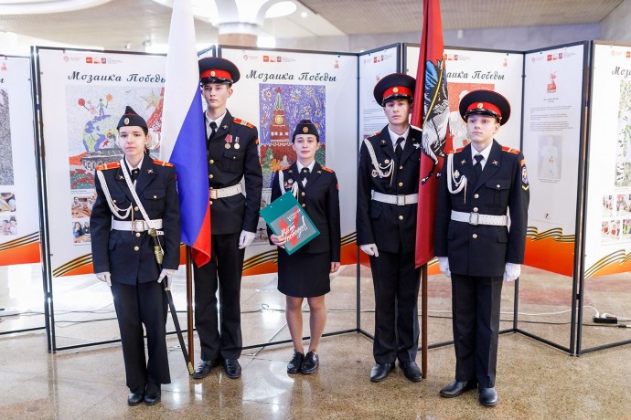 В московском метро открылась выставка «Мозаика Победы»