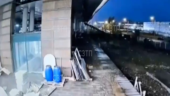 Петербуржцам показали видео обрушения на Ладожском вокзале Петербуржцам показали видео обрушения на Ладожском вокзале