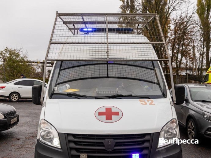 В белгородском приграничье на машины скорой помощи установили спецзащиту В белгородском приграничье на машины скорой помощи установили спецзащиту