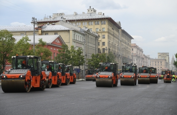 В Москве досрочно заменили асфальт на Тверской и 1-й Тверской-Ямской улицах