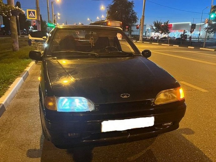 В Старом Осколе мальчик на самокате попал под машину