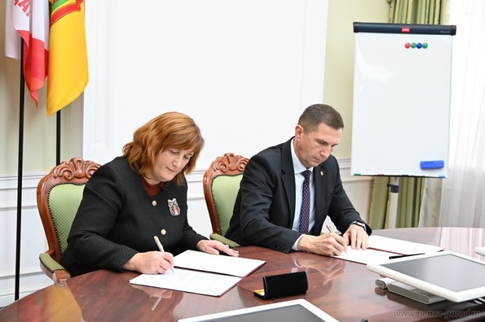 Олег Денисов и пензенский филиал фонда Защитники Отечества подписали соглашение о сотрудничестве