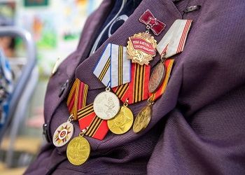 Амурские ветераны получили выплаты в честь 80-летия Победы