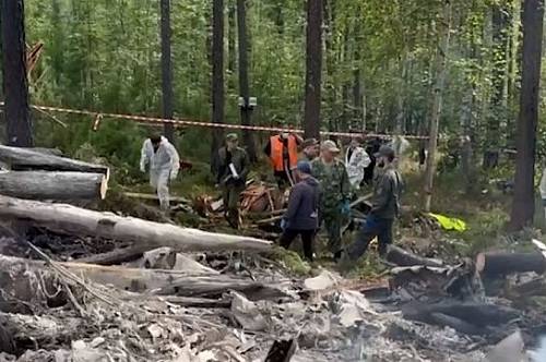 На месте крушения Ан-24 В Амурской области круглосуточно работают следователи и МЧС