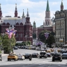 Москву украсили флагами и праздничными плакатами ко Дню города