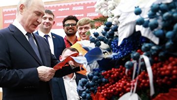 Путин исполнил новогоднюю мечту ребенка в рамках акции "Елка желаний"